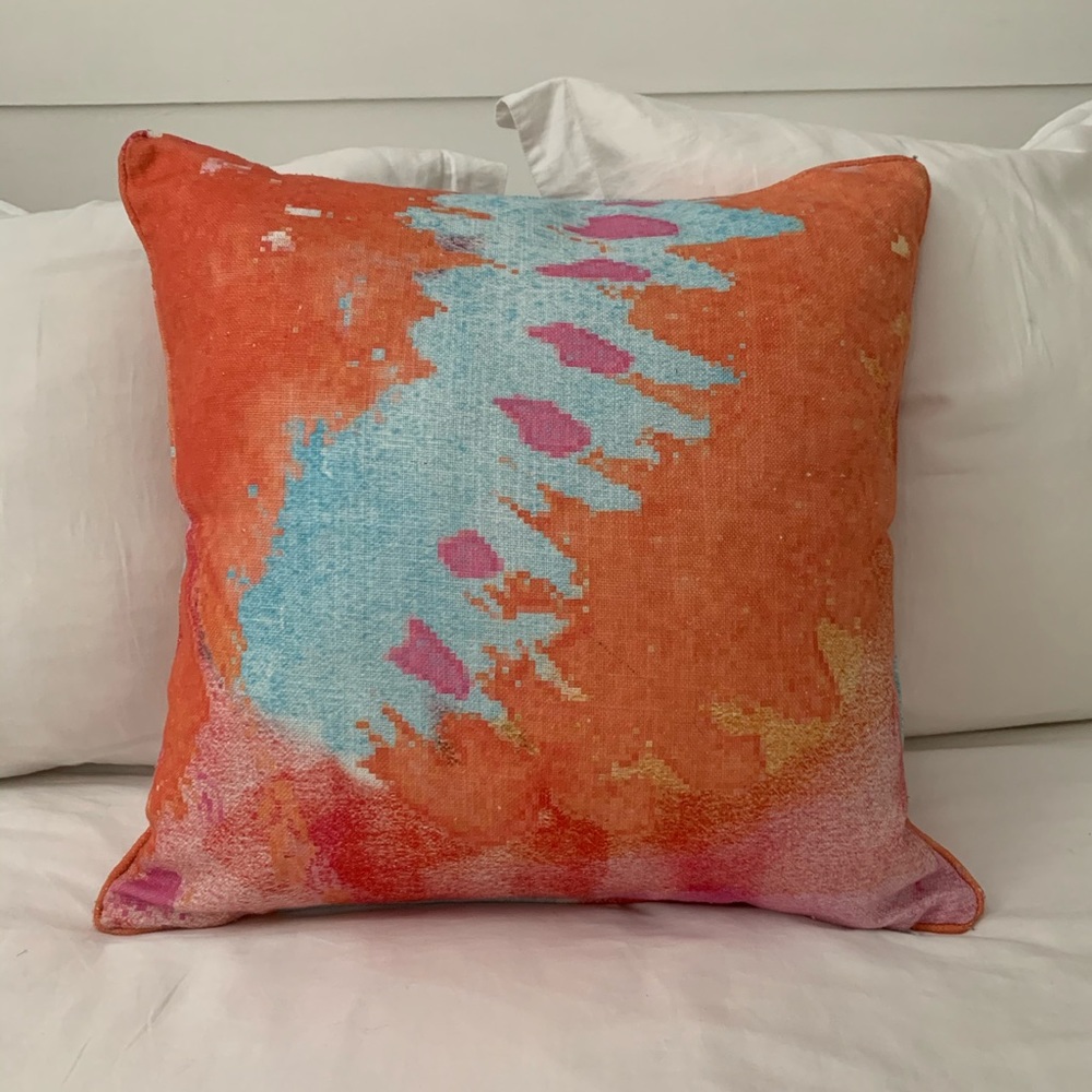 22” indoor/outdoor pillow
